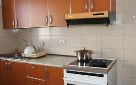 Bledi'S Comfy Apartment In New Blvd / Free Parking